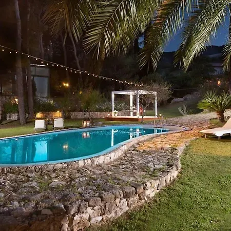 Dom wakacyjny 4 Bd Luxurious With Swimming Pool *